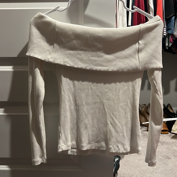 Off the shoulder Long Sleeve Top - Picture 2 of 2